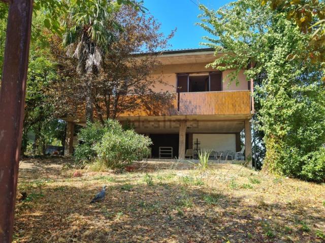 Case e ville in affitto di 200 m² in Via Creta, 15