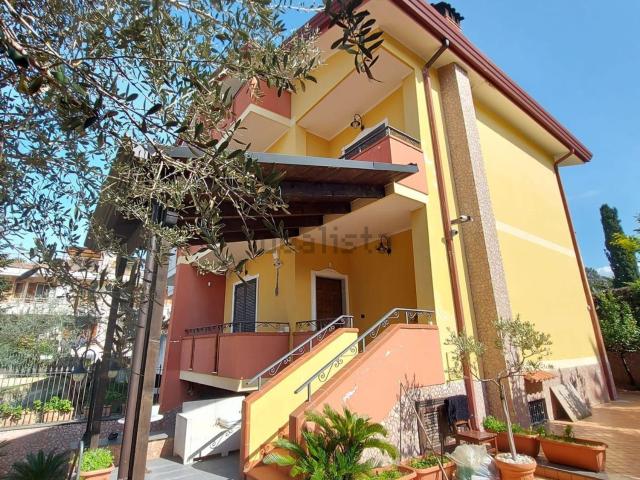 Case e ville in affitto di 200 m² in Via Bosco