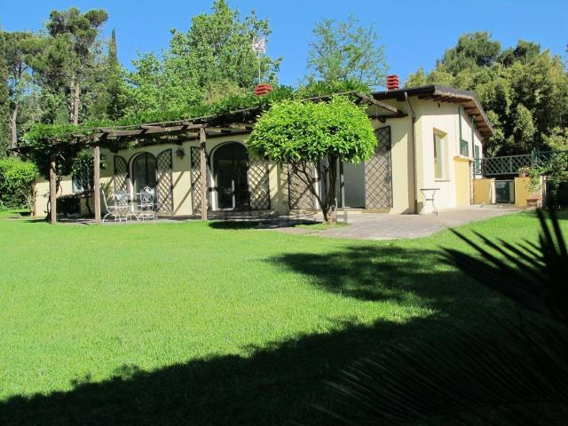 Case e ville in affitto di 200 m² in Via di Tor Carbone