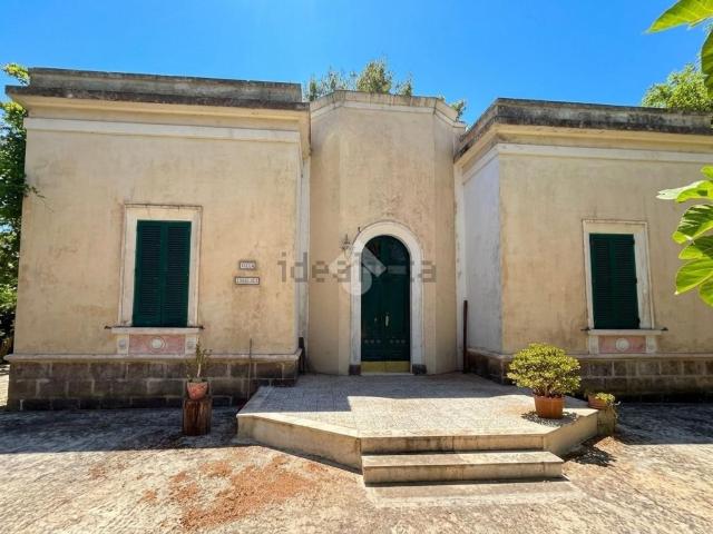 Case e ville in affitto di 200 m² in Via Latiano