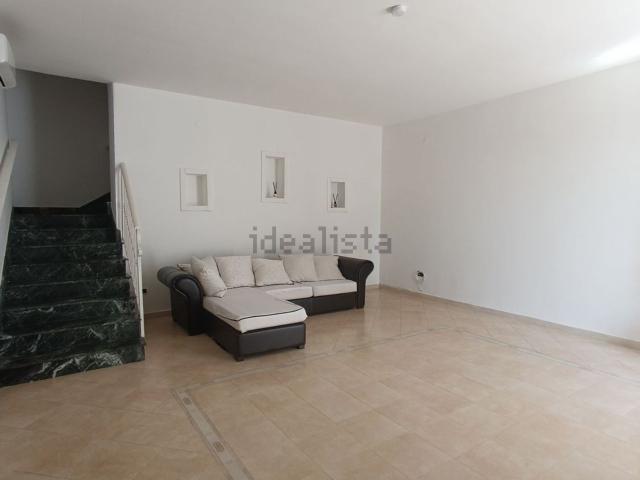Case e ville in affitto di 200 m² in Via Lago Patria, 57