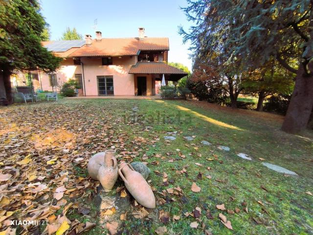 Case e ville in affitto di 200 m² in Via Roaschia