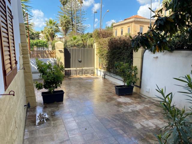Case e ville in affitto di 200 m² in Viale Margherita di Savoia, 50