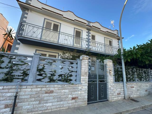 Case e ville in affitto di 205 m² in Via la Grua Talamanca