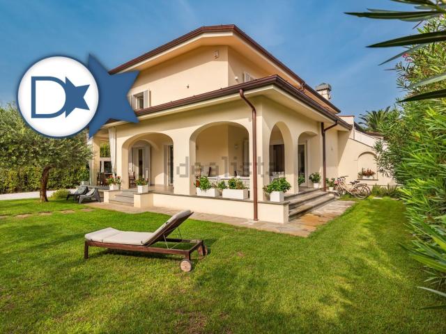 Case e ville in affitto di 207 m² in Via M. Melato, 35