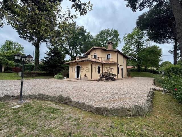 Case e ville in affitto di 210 m²
