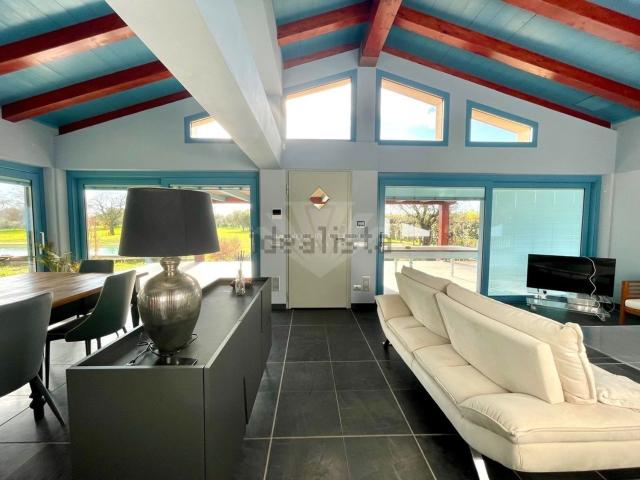 Case e ville in affitto di 210 m²