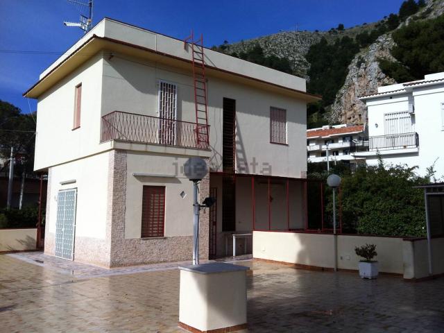 Case e ville in affitto di 210 m²
