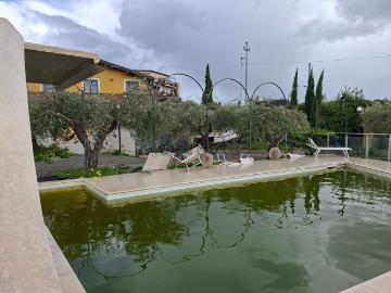 Case e ville in affitto di 210 m² in Via C. Colombo
