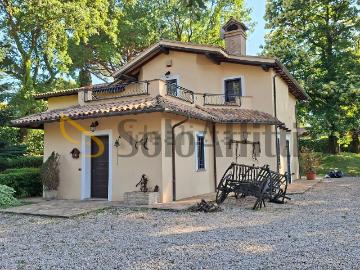 Case e ville in affitto di 210 m² in Via Vicinale della Macchia, 41