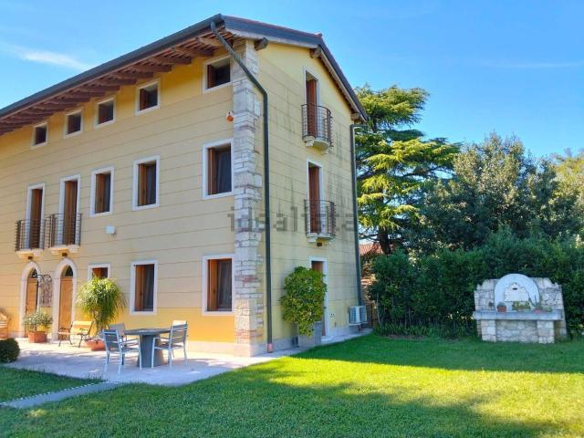 Case e ville in affitto di 213 m²