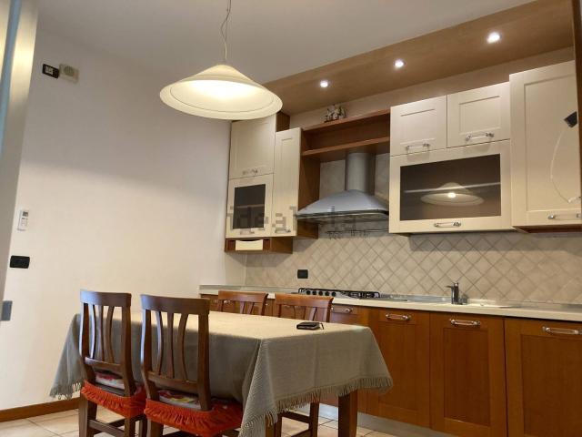 Case e ville in affitto di 215 m²