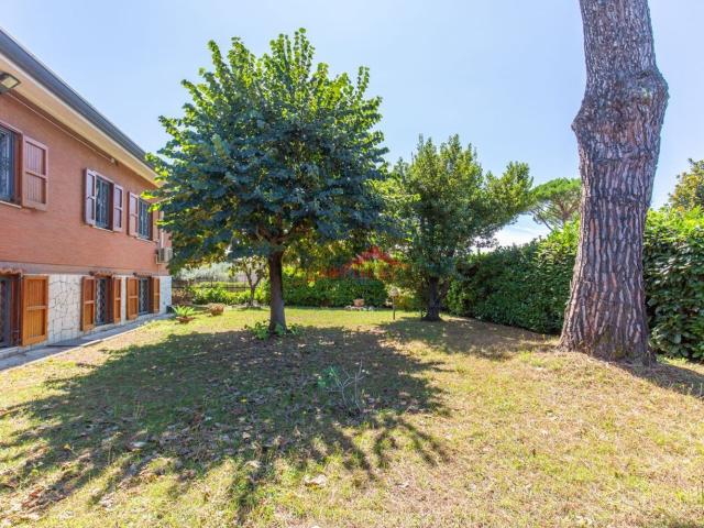 Case e ville in affitto di 215 m² in Via della Pedica