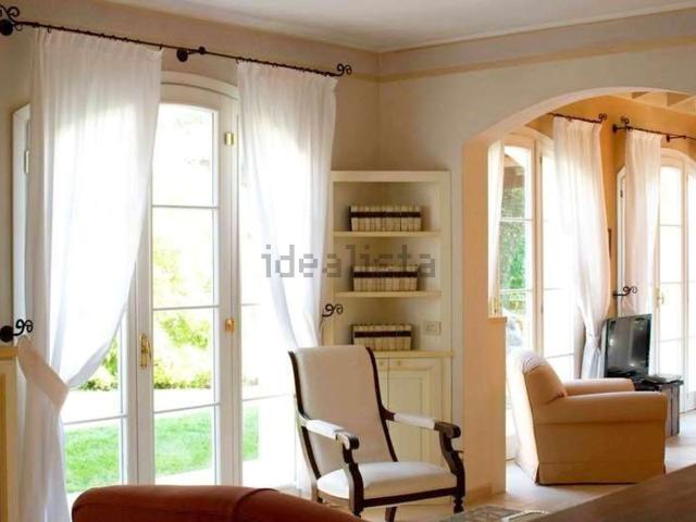 Case e ville in affitto di 215 m² in Via Roma