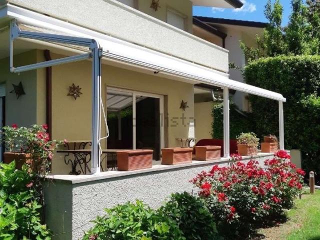 Case e ville in affitto di 220 m²