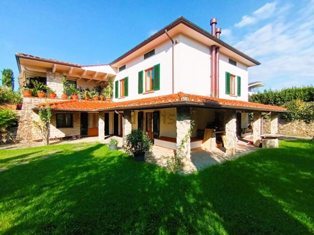 Case e ville in affitto di 220 m² in Via del Maestrale