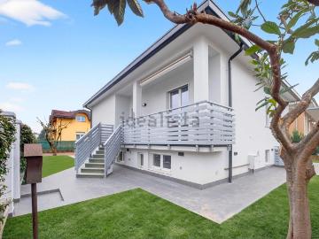 Case e ville in affitto di 220 m² in Via Monte Grappa, 8