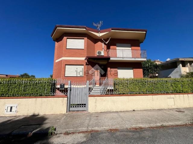 Case e ville in affitto di 221 m² in Via Positano, 5