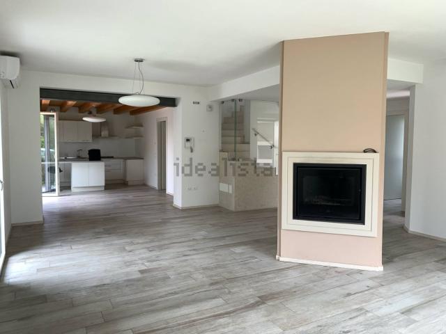Case e ville in affitto di 230 m²