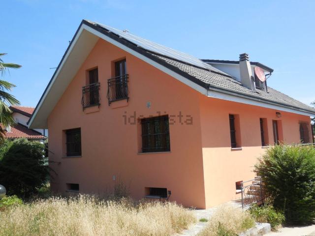 Case e ville in affitto di 230 m² in Via Circonvallazione