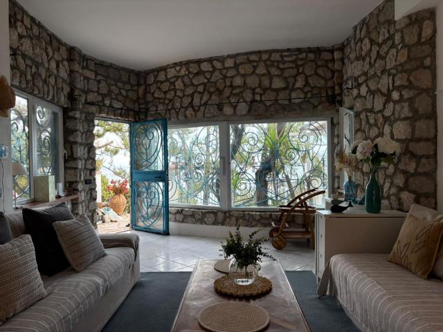 Case e ville in affitto di 230 m² in Via Grotta delle Capre