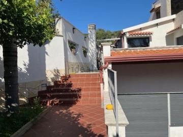 Case e ville in affitto di 230 m² in Via Messina