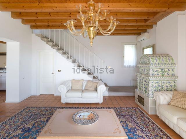 Case e ville in affitto di 230 m² in Via Patrioti