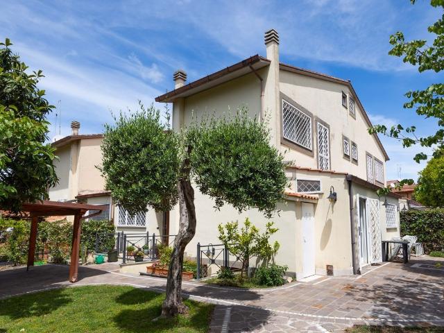 Case e ville in affitto di 233 m² in Viale Alessandro Magno