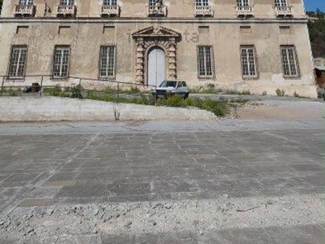 Case e ville in affitto di 2400 m² in Corso Ferdinando Maria Perrone