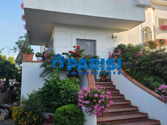 Case e ville in affitto di 240 m²