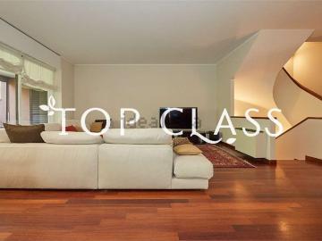 Case e ville in affitto di 240 m² in Via dei Longobardi