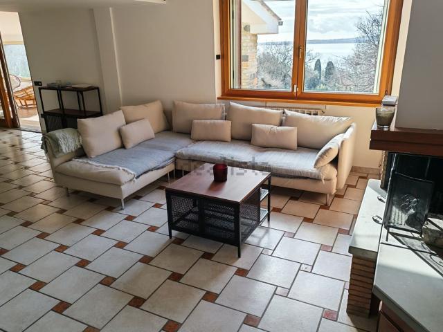 Case e ville in affitto di 240 m² in Via della Macchia, 32