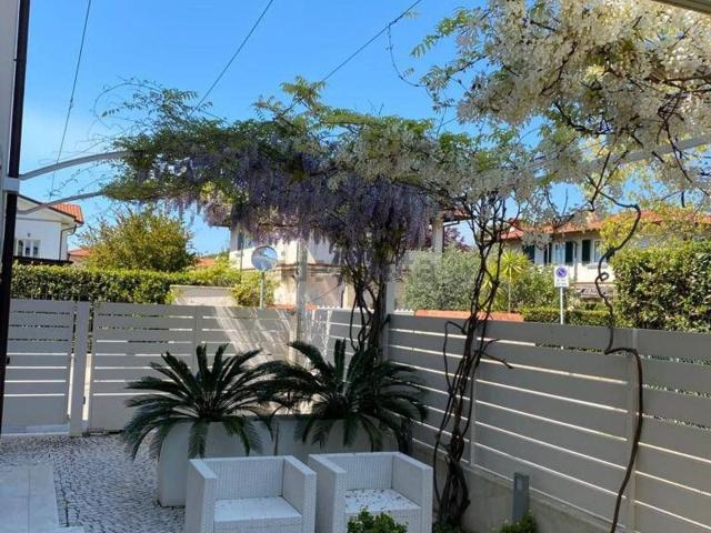 Case e ville in affitto di 240 m² in Via Piave