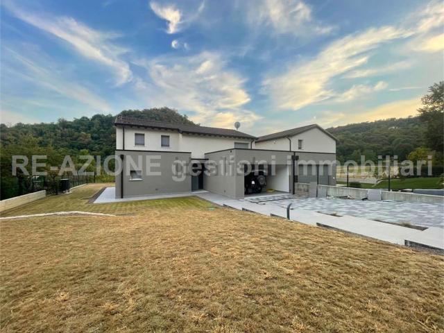 Case e ville in affitto di 250 m²