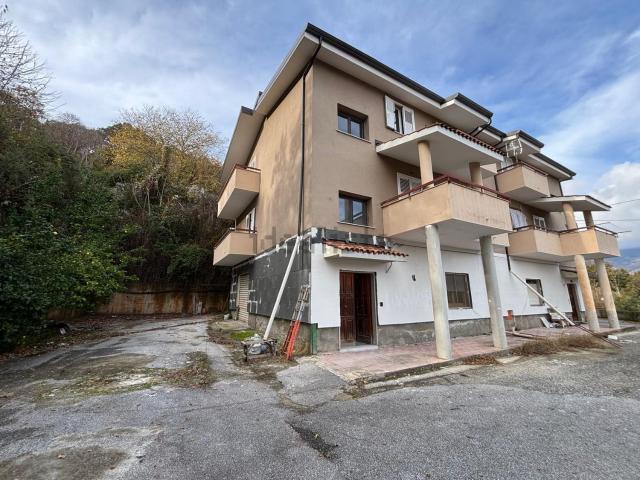 Case e ville in affitto di 250 m² in Via Giuseppe Mastroianni