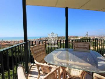 Case e ville in affitto di 250 m² in Via Diomede