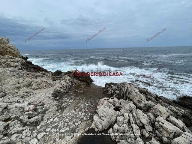 Case e ville in affitto di 250 m² in Via Ippocampo