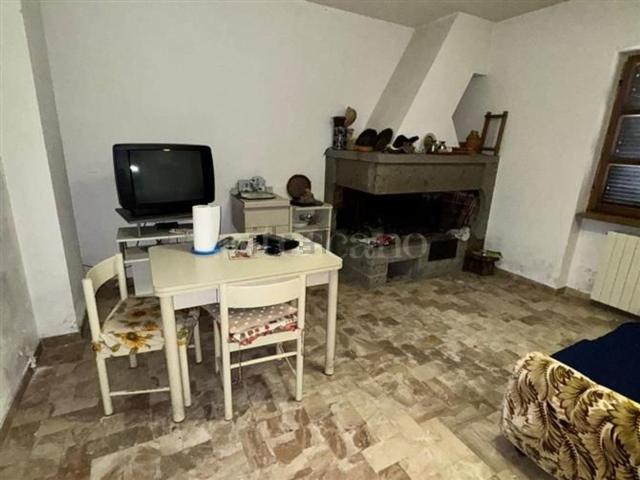 Case e ville in affitto di 250 m² in Via Napoli
