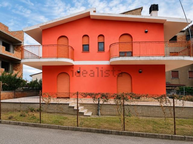 Case e ville in affitto di 250 m² in Via Risorgimento