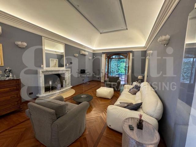 Case e ville in affitto di 250 m² in Strada Scogliara