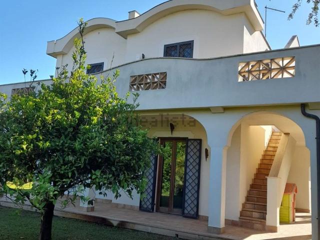 Case e ville in affitto di 253 m² in Viale Nettuno