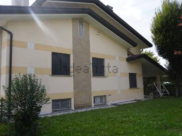 Case e ville in affitto di 256 m² in Via Caldaro, 11