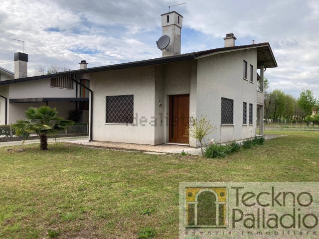 Case e ville in affitto di 260 m²