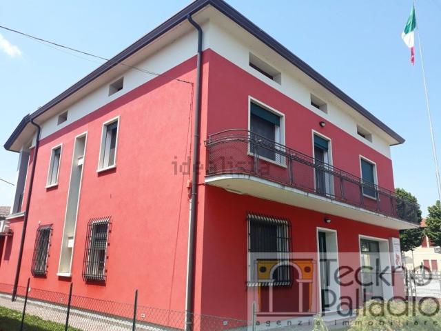 Case e ville in affitto di 260 m²