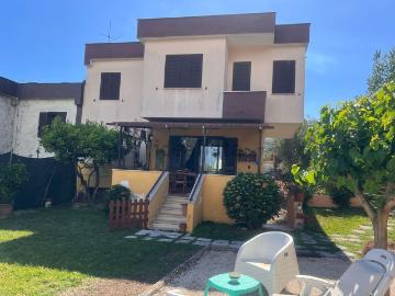 Case e ville in affitto di 260 m² in Via Pisciarelli