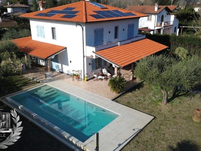 Case e ville in affitto di 260 m² in Via Vincenzo Bellini, 95