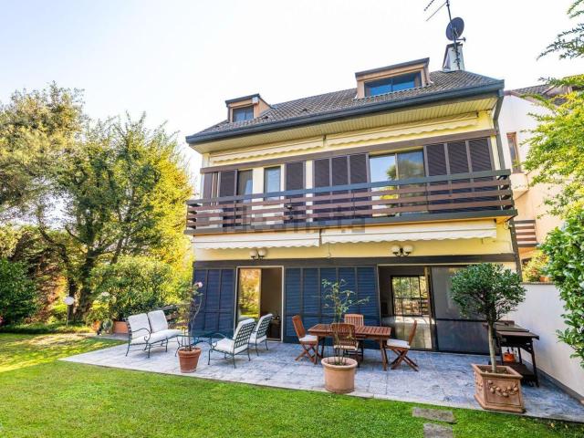 Case e ville in affitto di 270 m² in Via Federico Tesio