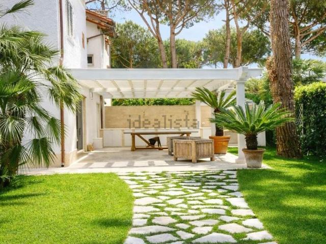 Case e ville in affitto di 270 m² in Via Raffaele De Grada, 60
