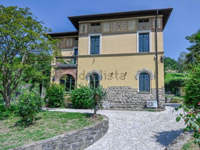 Case e ville in affitto di 280 m² in Via dei Fantoni