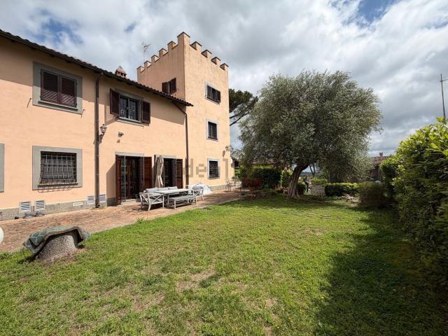 Case e ville in affitto di 280 m² in Via dell&apos Ospedaletto Giustiniani